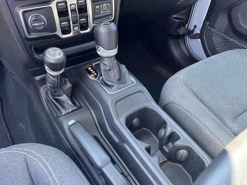 Used 2024 Jeep Wrangler Unlimited Sahara AWD/4WD image 31