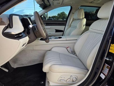 Used 2025 Genesis G90 3.5T AWD/4WD image 17