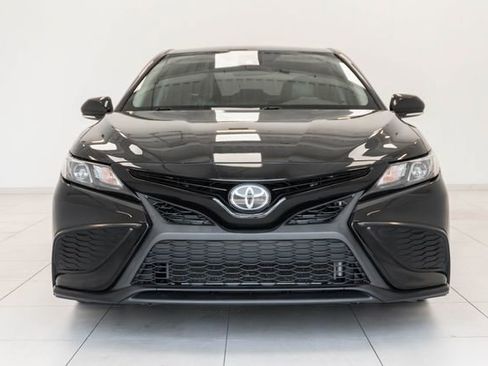 Used 2022 Toyota Camry SE FWD image 5