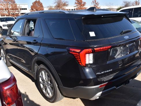 Certified 2025 Ford Explorer Platinum image 8