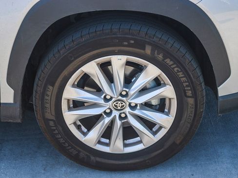 Certified 2022 Toyota Corolla Cross LE w/ Moonroof Package image 17