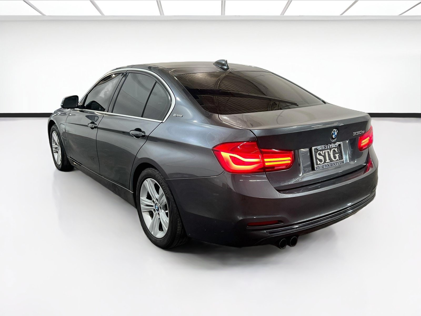 Used 2018 BMW 330e RWD image 6