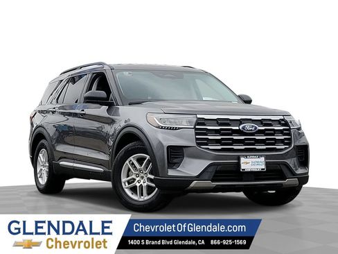 Used 2025 Ford Explorer Active RWD image 1