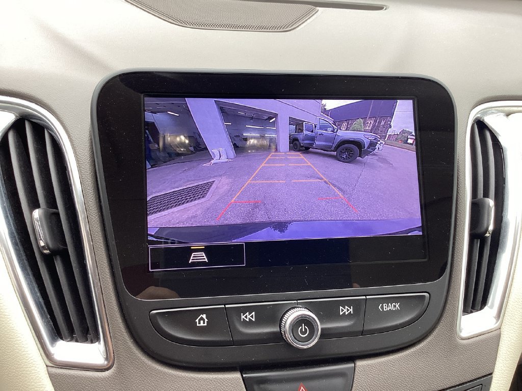 Used 2022 Chevrolet Malibu Premier FWD image 36