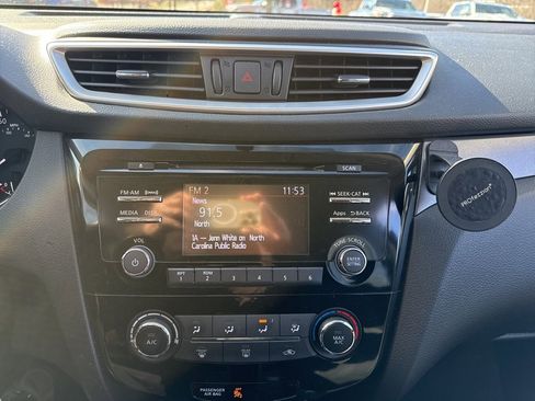 Used 2016 Nissan Rogue S w/ Appearance Package image 12