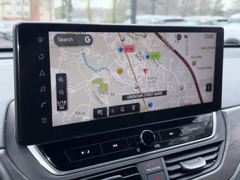 Used 2023 Nissan Altima 2.5 SV w/ SV Premium Package image 13