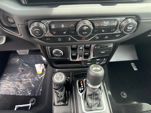 New 2026 Jeep Wrangler Unlimited Sahara AWD/4WD image 14