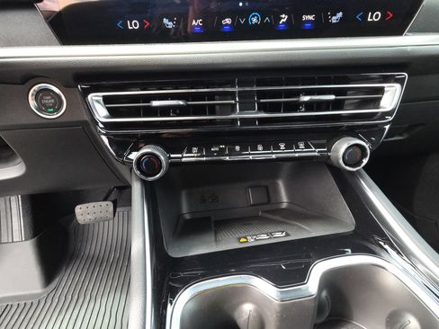 New 2026 Chevrolet Traverse LT FWD image 23