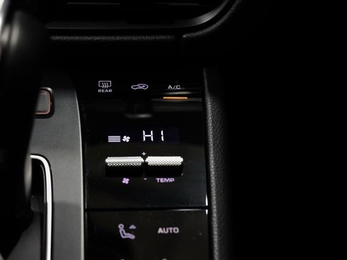 Used 2023 Porsche Macan image 94