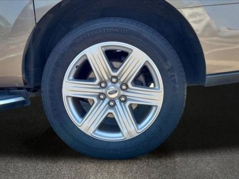 Used 2019 Ford Expedition Max XLT w/ Equipment Group 202A AWD/4WD image 15