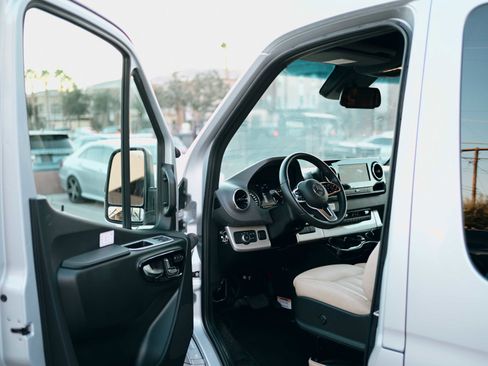 Used 2022 Mercedes-Benz Sprinter 3500 image 7