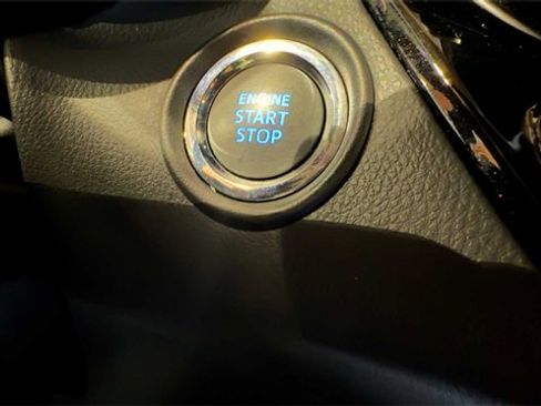 Used 2019 Toyota C-HR XLE image 33