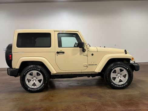 Used 2011 Jeep Wrangler Sahara w/ Connectivity Group AWD/4WD image 21