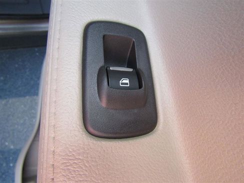 Used 2015 Ford Explorer XLT w/ Equipment Group 202A image 40