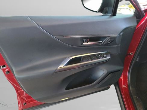 Used 2023 Toyota Venza XLE image 9