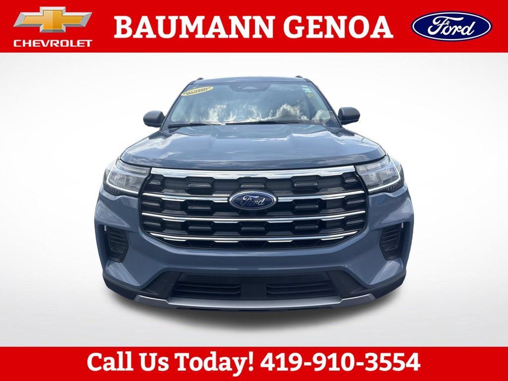 Used 2025 Ford Explorer Active AWD/4WD image 8