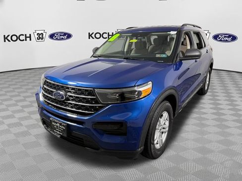 Used 2023 Ford Explorer XLT AWD/4WD image 3