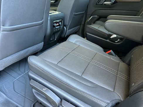 New 2025 Chevrolet Suburban High Country image 13