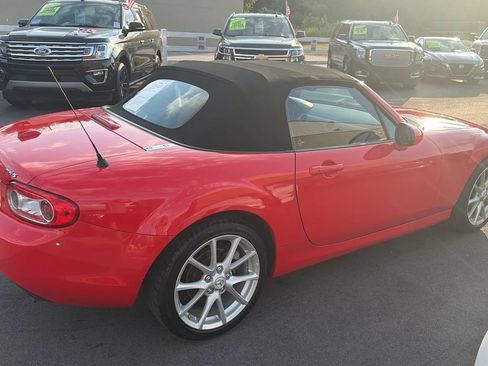 Used 2010 MAZDA MX-5 Miata Grand Touring w/ Premium Pkg RWD image 4