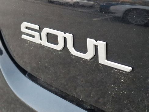 Used 2023 Kia Soul LX w/ LX Technology Package image 4