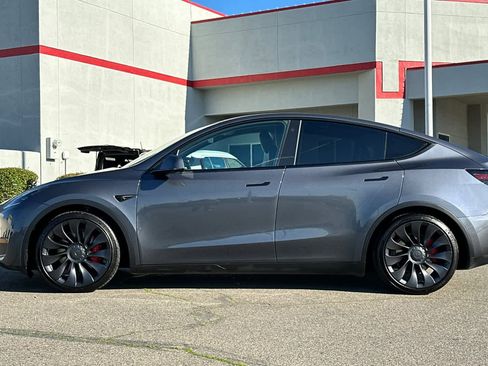Used 2022 Tesla Model Y Performance image 9