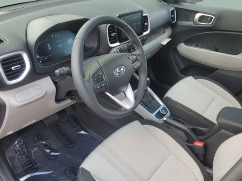 Used 2025 Hyundai Venue SEL FWD image 17