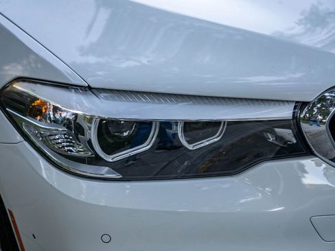 Used 2019 BMW 530e w/ Convenience Package image 10