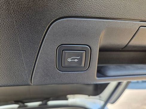 Used 2023 Buick Envision Essence w/ Sport Touring Package FWD image 18