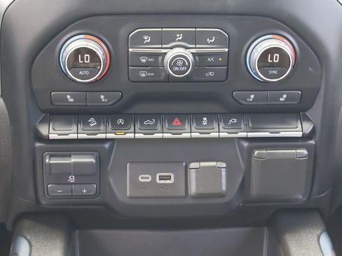 Used 2021 Chevrolet Silverado 1500 LT Trail Boss w/ Convenience Package II AWD/4WD image 16