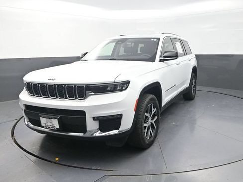 Used 2023 Jeep Grand Cherokee L Limited w/ Trailer Tow Group (B) AWD/4WD image 6