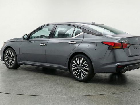 Used 2025 Nissan Altima 2.5 SV image 6