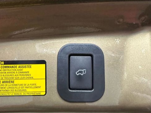 Used 2012 Toyota Venza XLE image 32