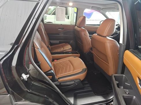 Used 2022 Nissan Pathfinder Platinum w/ Cargo Package AWD/4WD image 16