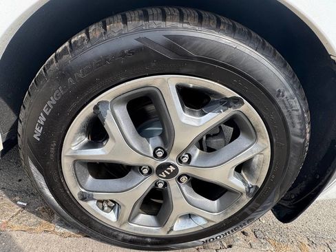 Used 2019 Kia Sorento SX image 40