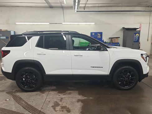 Used 2026 GMC Terrain Elevation w/ Elevation Premium Package image 8