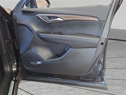 Used 2023 Buick Envision Avenir image 30