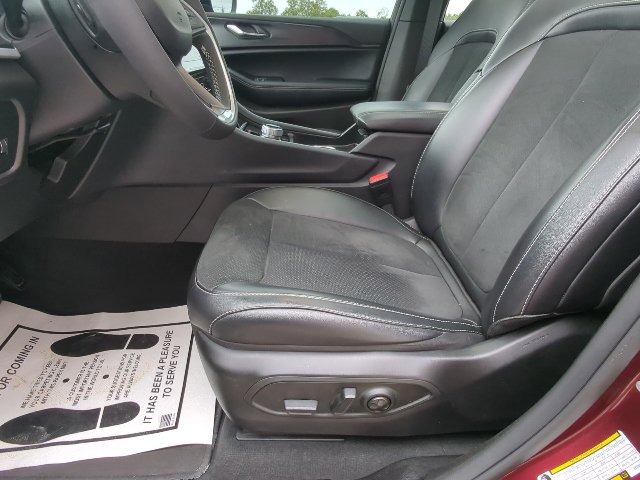 Used 2025 Jeep Grand Cherokee Altitude AWD/4WD image 10