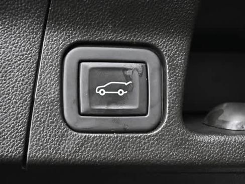 Used 2023 GMC Acadia SLT image 10