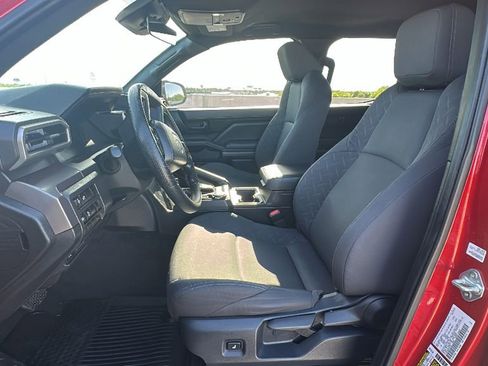 Used 2025 Toyota Tacoma SR5 AWD/4WD image 4