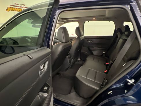 Used 2025 Nissan Rogue SV w/ SV Premium Package FWD image 16