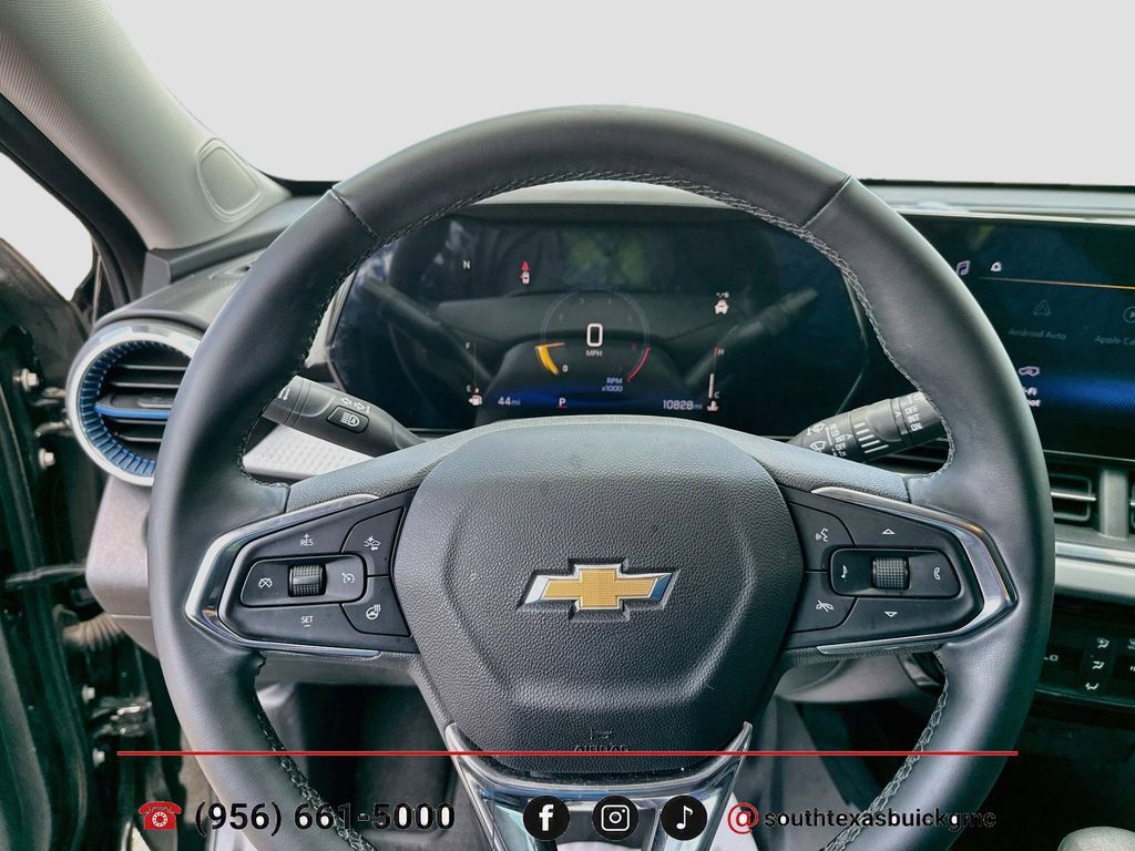 Used 2025 Chevrolet Trax LT w/ Driver Confidence Package FWD image 14
