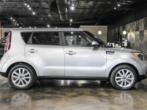 Used 2019 Kia Soul + FWD image 7