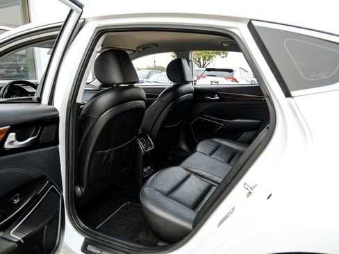 Used 2019 Kia Cadenza Premium image 41
