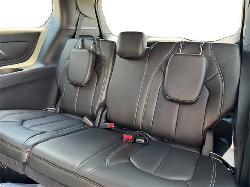 New 2026 Chrysler Pacifica Select image 13