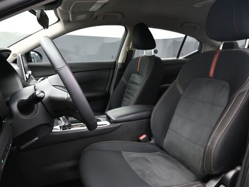 Used 2023 Nissan Sentra SR w/ Midnight Edition Package FWD image 15