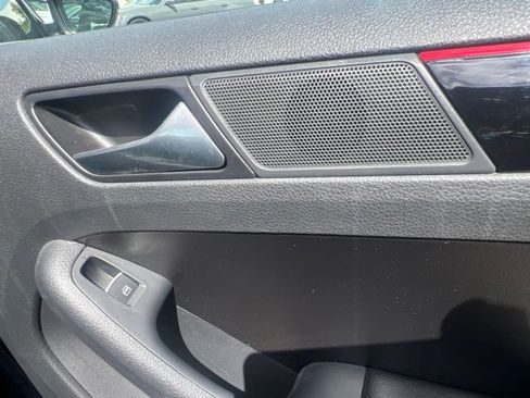 Used 2017 Volkswagen Jetta GLI FWD image 32