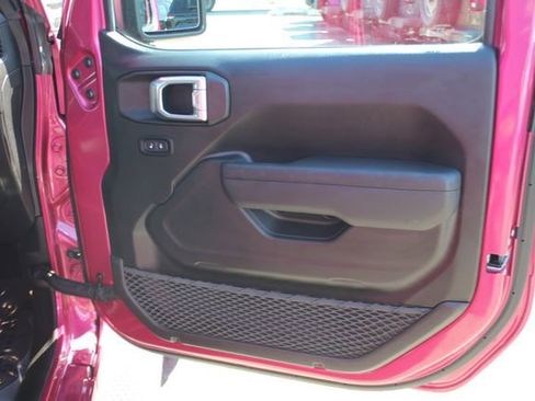 Used 2024 Jeep Wrangler Willys image 33