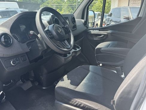 Used 2019 Mercedes-Benz Sprinter 1500 image 9