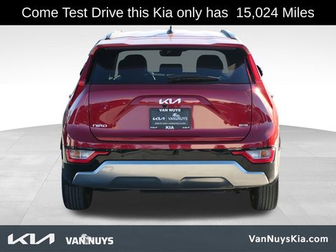 Used 2023 Kia Niro SX image 5