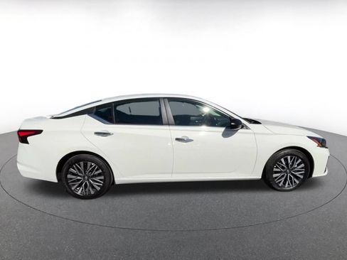 Used 2025 Nissan Altima 2.5 SV FWD image 16